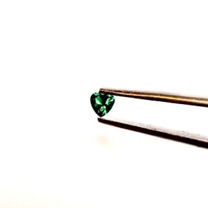 Nanogema Heart cut 4 mm EMERALD -5 UNIDADES-